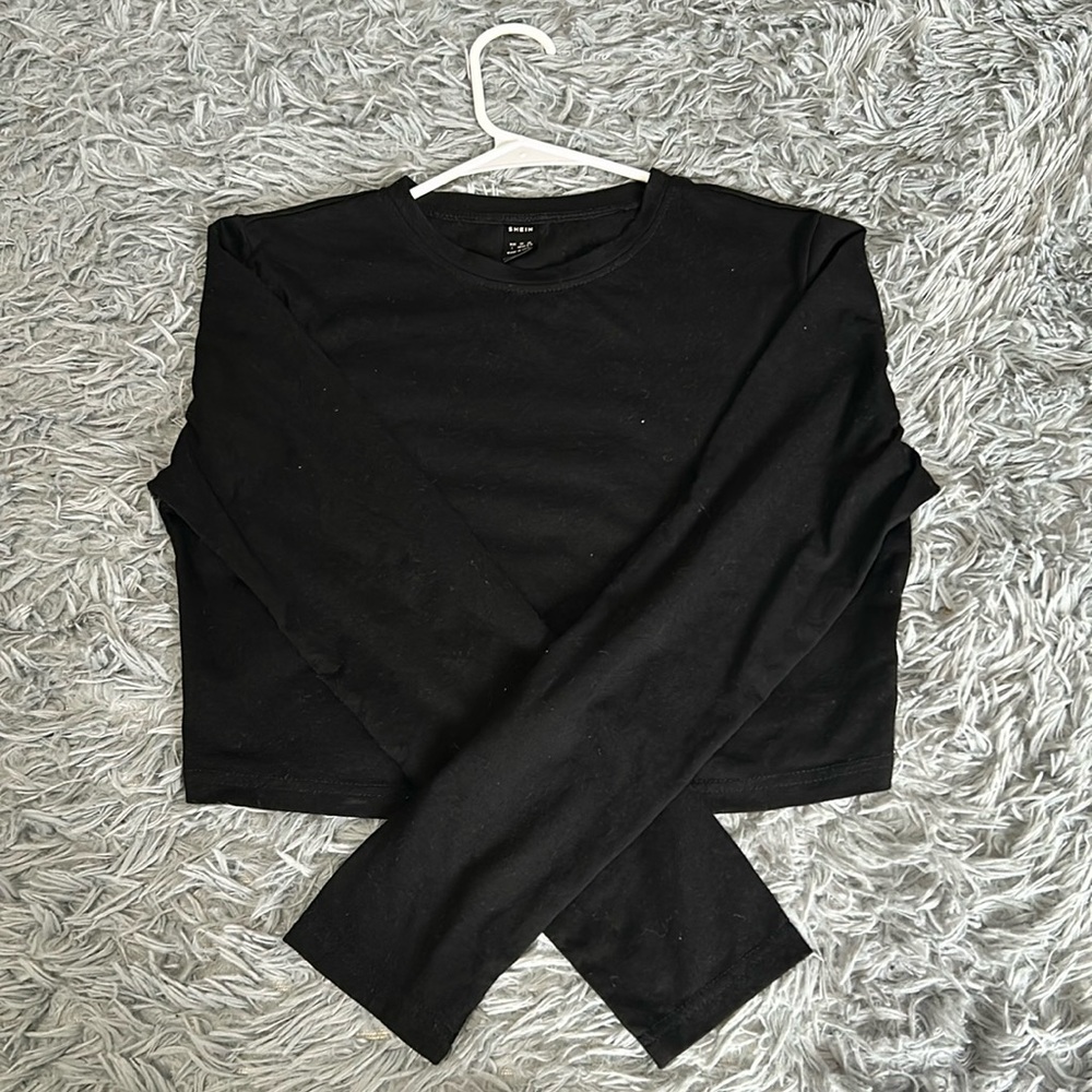 SHEIN Black Long Sleeved Cropped Top